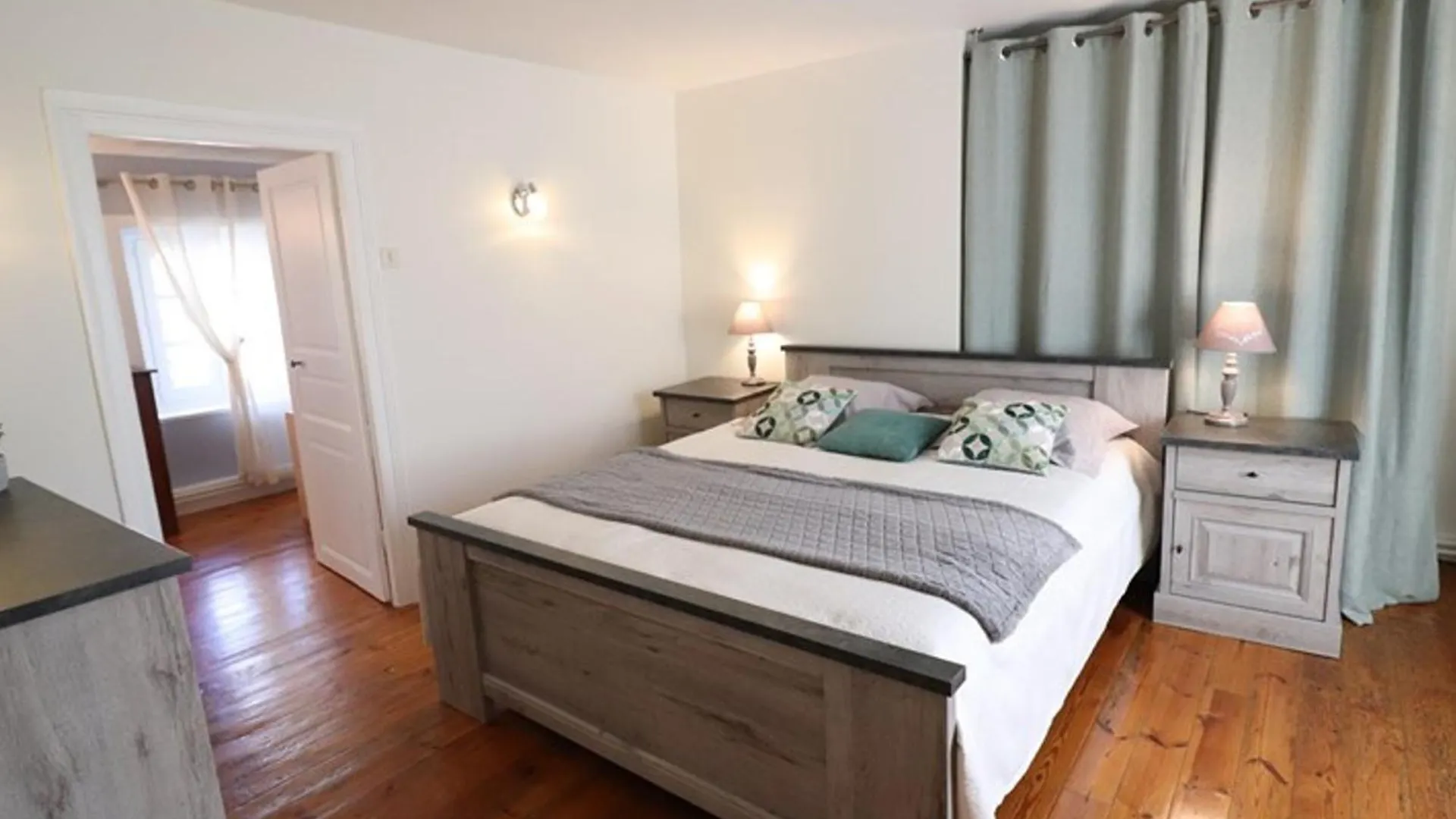 Charmante Maison Renovee A Jussac - 5 Pers, 3 Ch, Terrasse, Cheminee, Wifi, Volcans D'Auvergne Proches - Fr-1-742-405 0*,  Frankrig