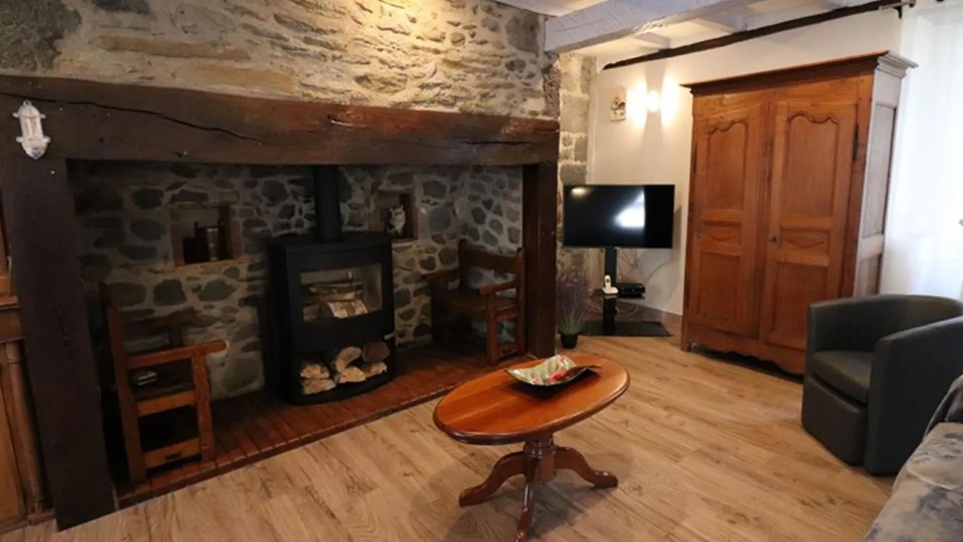 Charmante Maison Renovee A Jussac - 5 Pers, 3 Ch, Terrasse, Cheminee, Wifi, Volcans D'Auvergne Proches - Fr-1-742-405